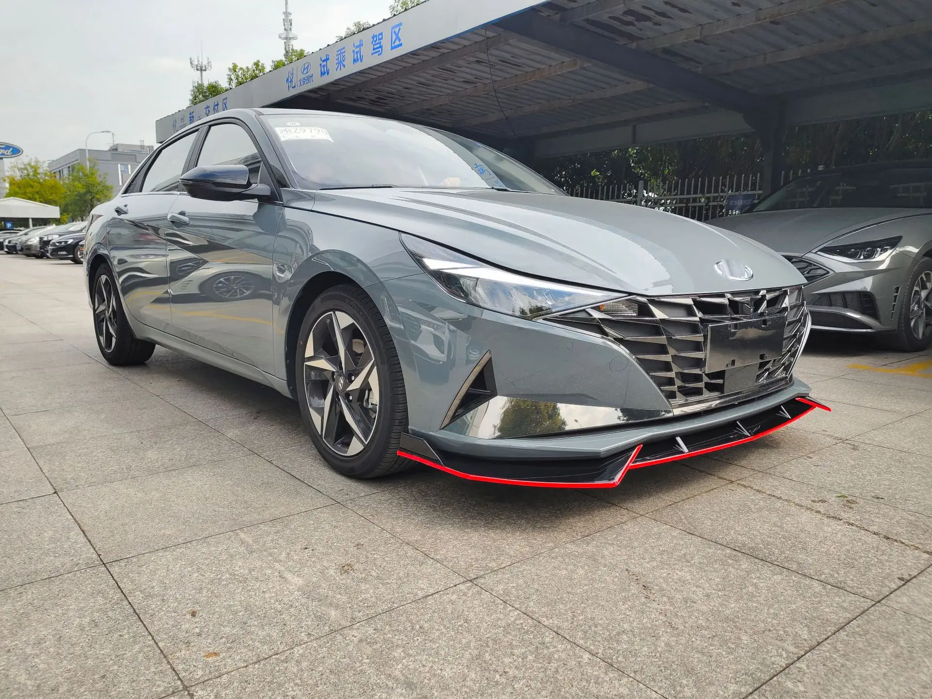 Frontal Hyundai Elantra CN7 con difusor de labios
