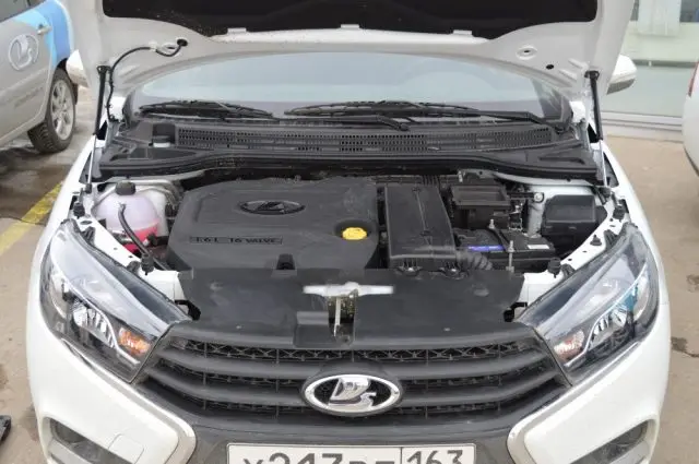 Kit de puntales de gas y soportes para el capó delantero del Lada Vesta
