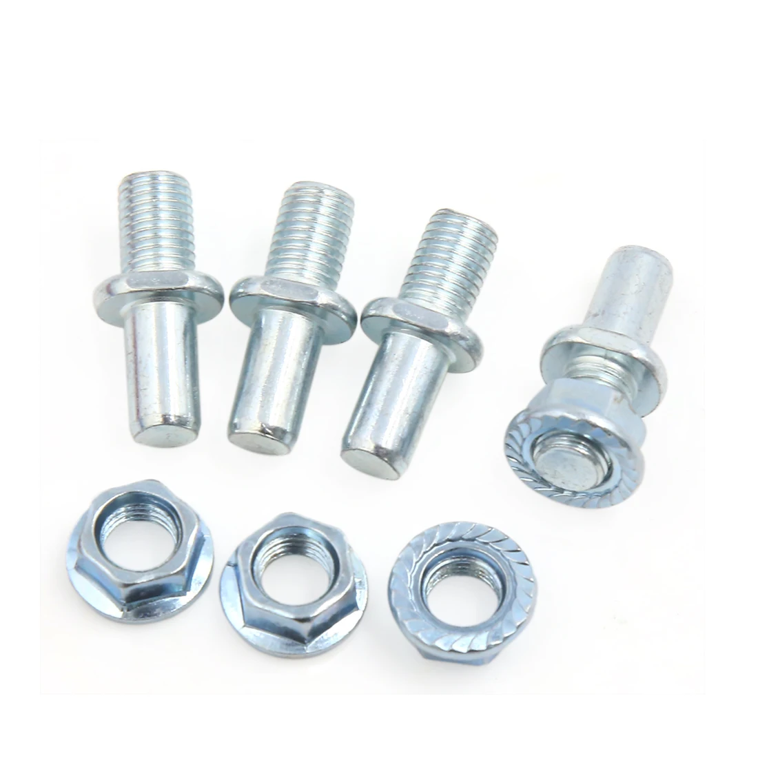 Detalle de los pernos de piñón para motocicleta