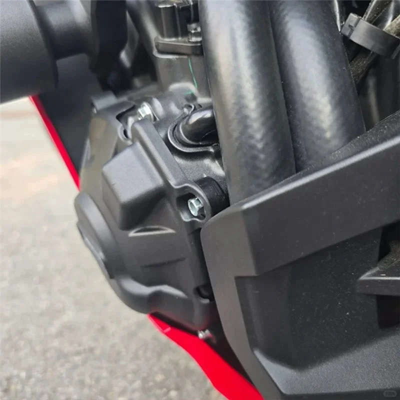 Tapa secundaria de embrague Honda CBR650R y CB650R 2024-2025 - imagen 3