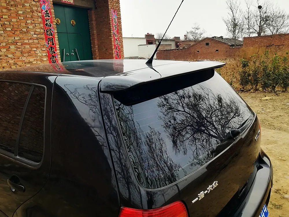 Vista trasera del Golf 4 con el alerón instalado