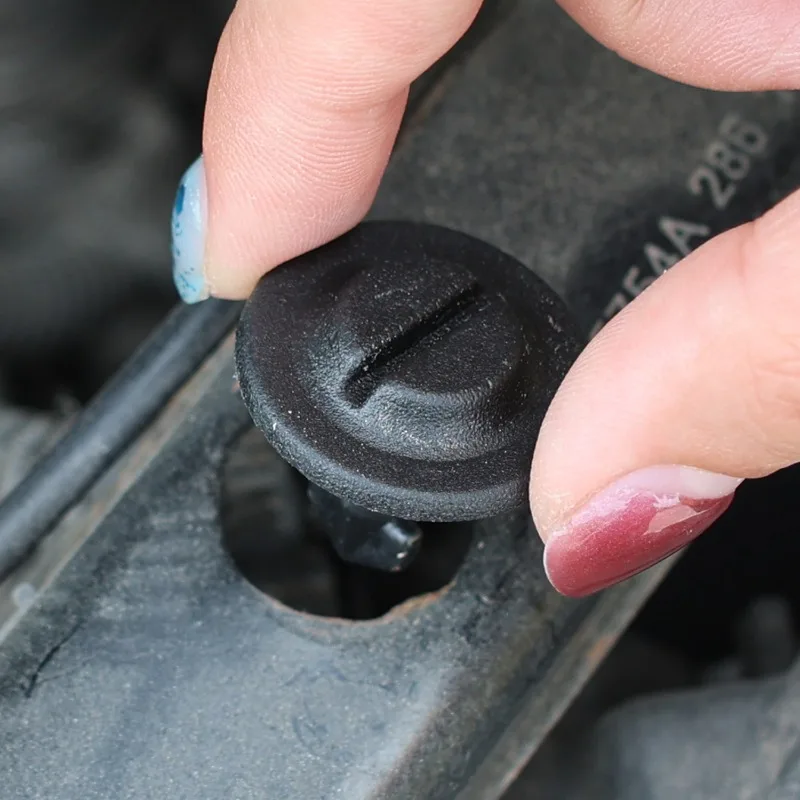 Tornillos para capó debajo del chasis, Clip para el cuerpo, protector contra salpicaduras, tornillos de fijación, tornillos embellecedores de escudo, sujetadores de Clip para Audi para VW Passat B5 - imagen 2