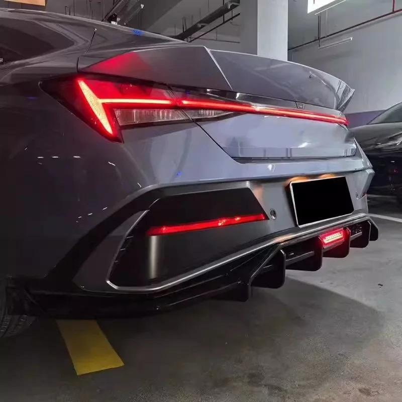 Labio trasero de coche con lámpara, esquina de parachoques trasero para Hyundai Elantra 2023-2024, accesorios negros brillantes modificados para automóviles - imagen 3