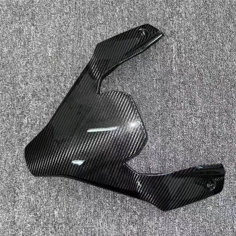 Protector superior de faro de carbono – BMW F900XR 2020-2024 - imagen 2