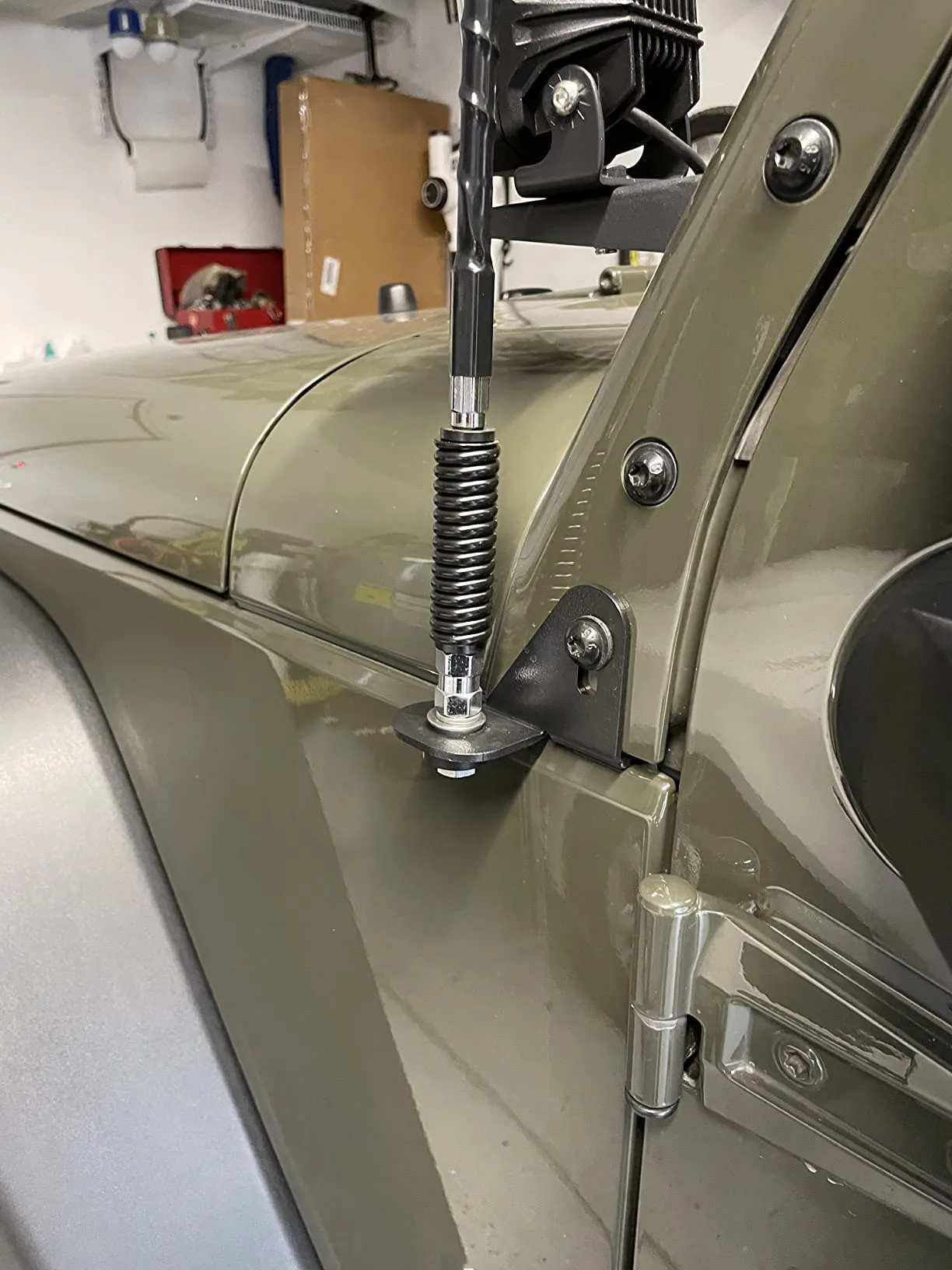 Soporte Antena CB Lateral Jeep Wrangler JL JLU Gladiator JT 2018-2024 - imagen 2