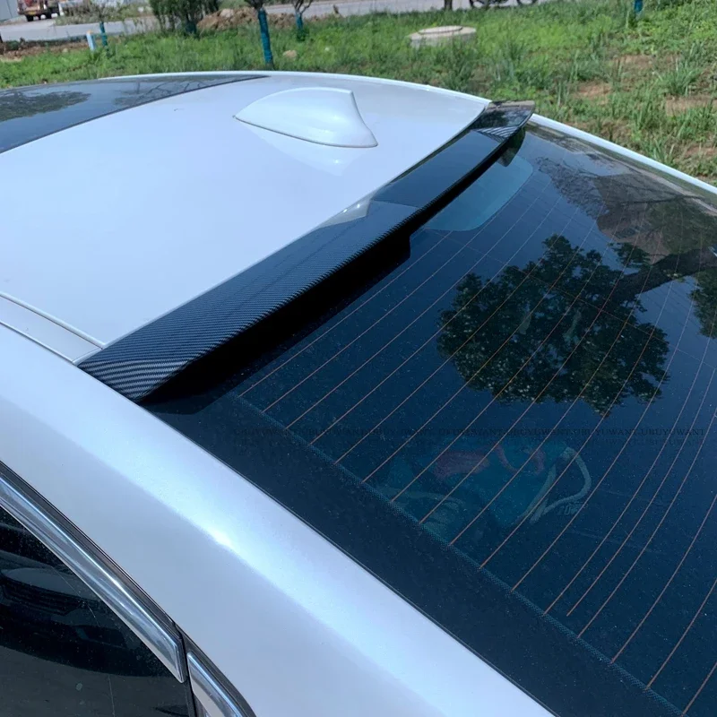 Alerón instalado en BMW G20 vista trasera