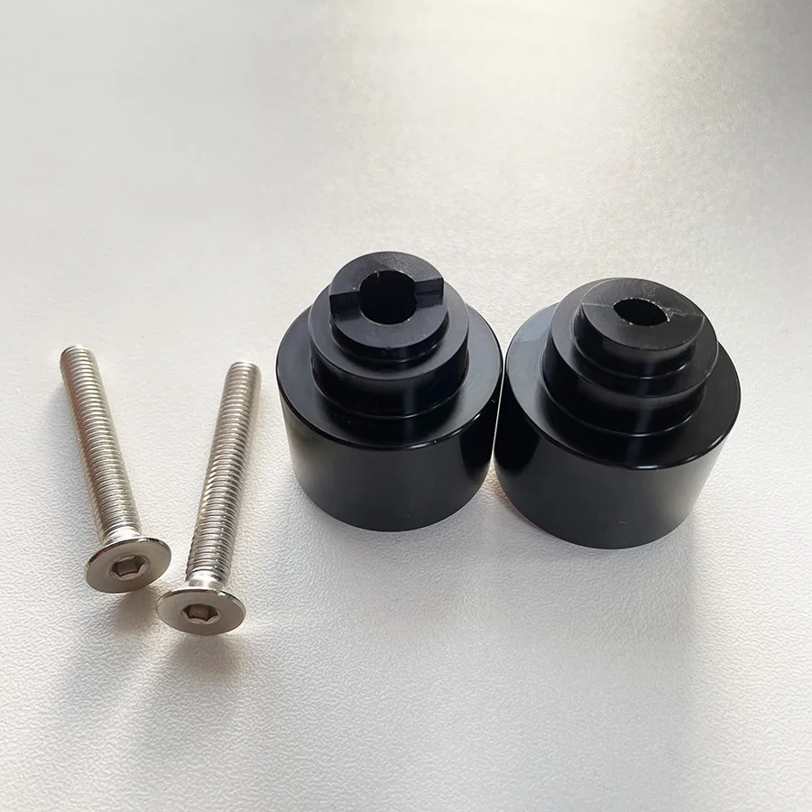 Detalle de los tapones de manillar para moto