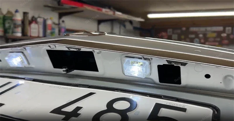 Iluminación blanca de matrícula instalada en Mercedes-Benz