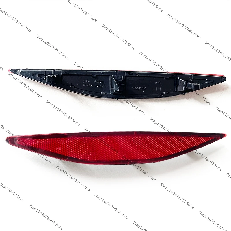Reflectores paragolpes traseros rojos 5GG945105/106 – VW Golf 7 - imagen 3