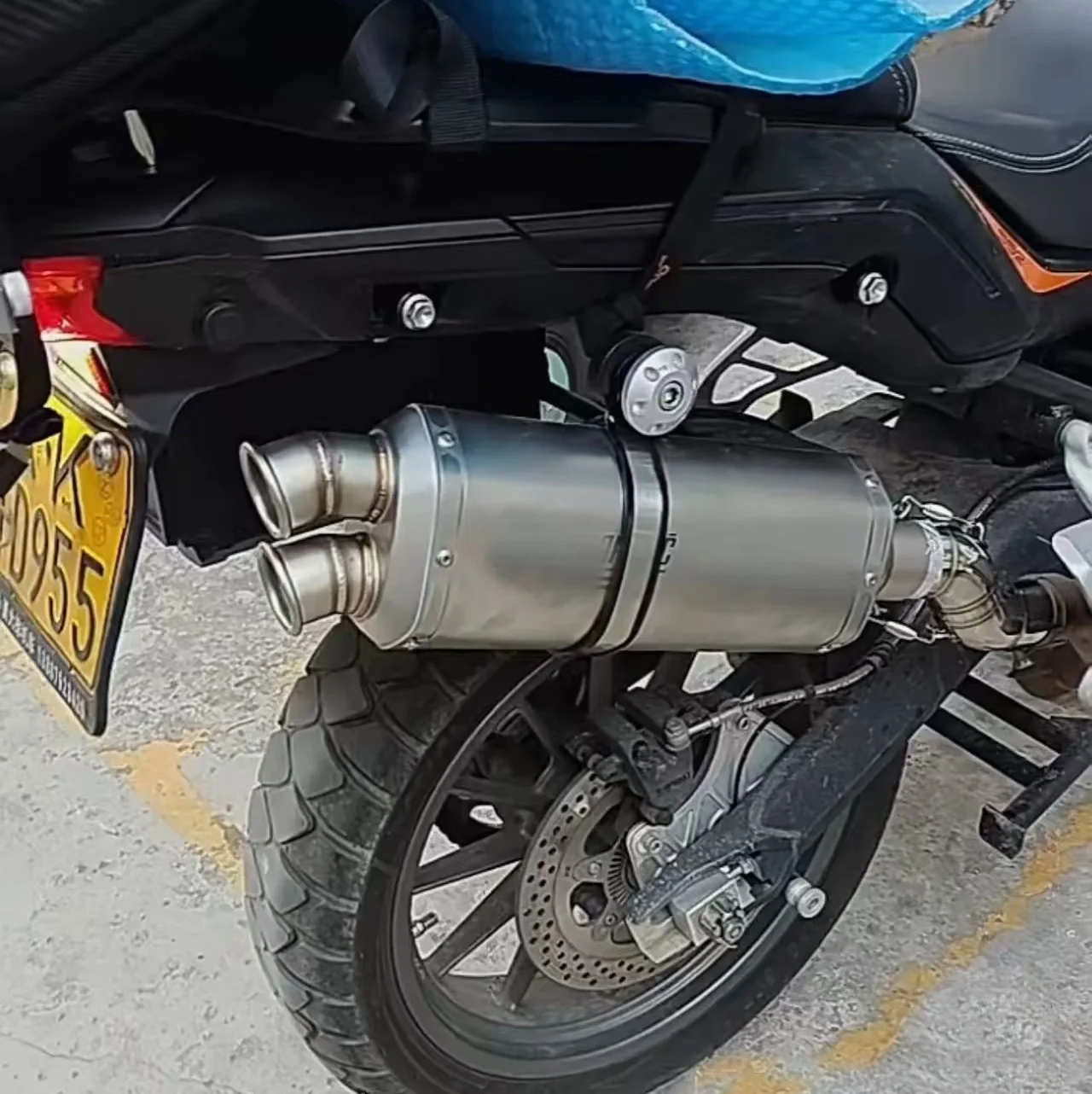 Detalle del conector y acabado del tubo de enlace