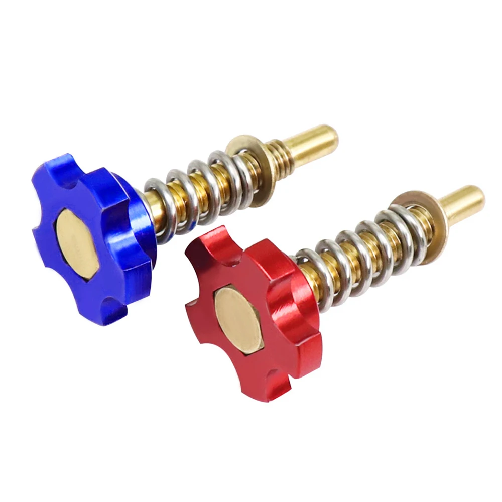 Detalle del tornillo de regulación para carburador