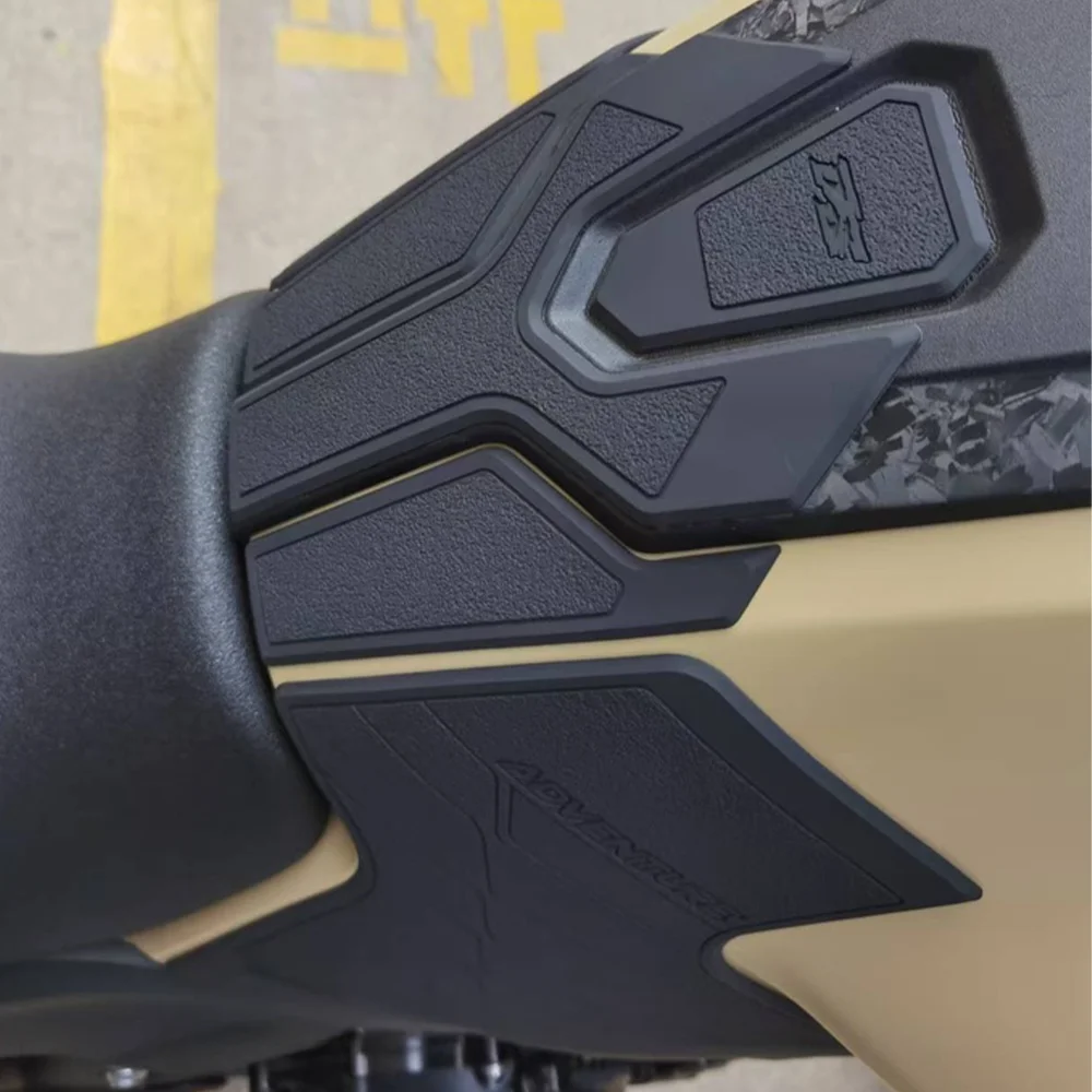 Kit empuñaduras depósito DS625X para Voge DSX 625 con calcos rodilla - imagen 2