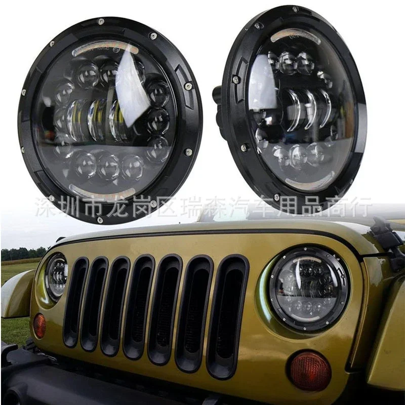 Vista frontal del faro LED con luz blanca de 6000 K