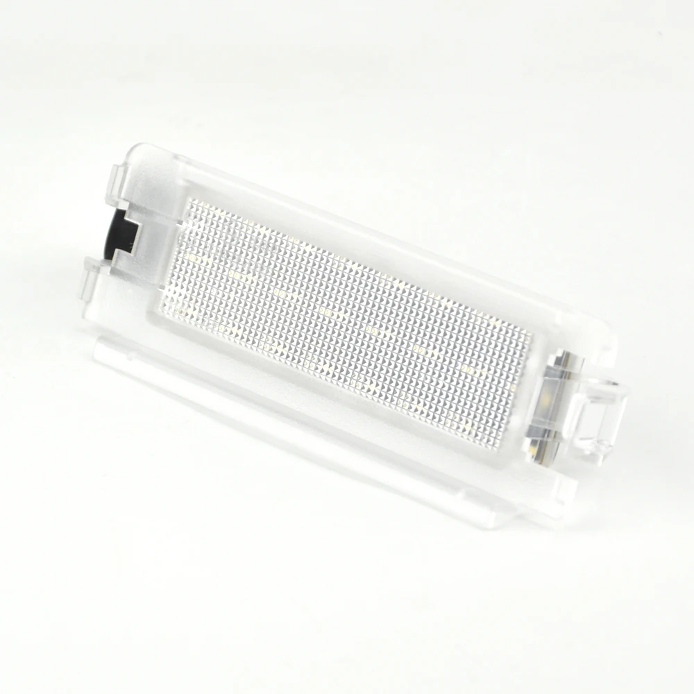Detalle de la lente transparente y chips LED