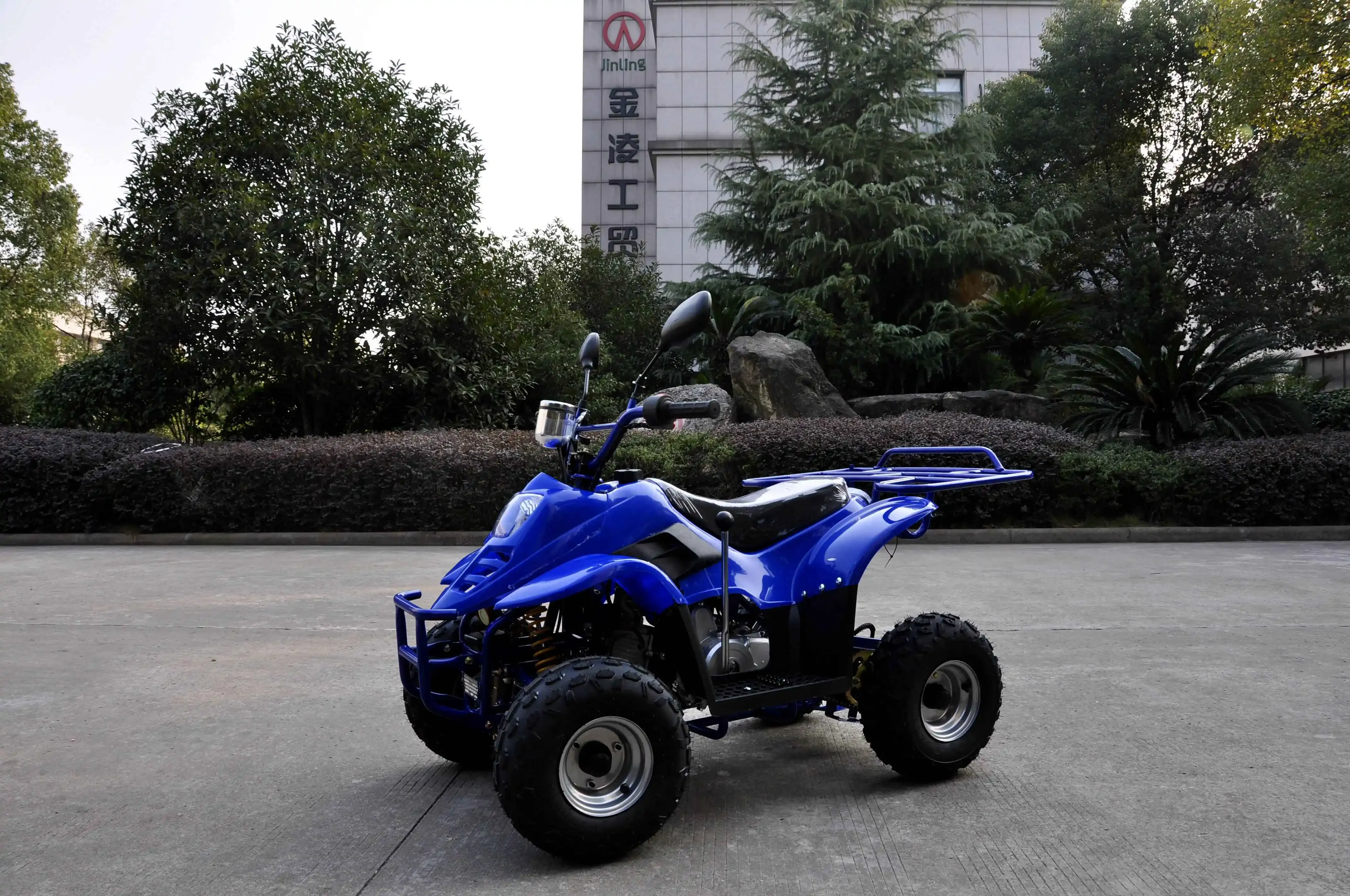 Quad 125CC側面 vista lateral del ATV con suspensión doble brazo oscilante