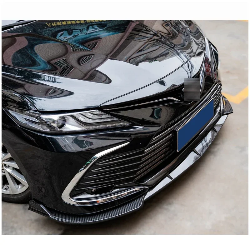 Splitter delantero Toyota Camry 2021-2023 con acabado efecto carbono negro - imagen 3