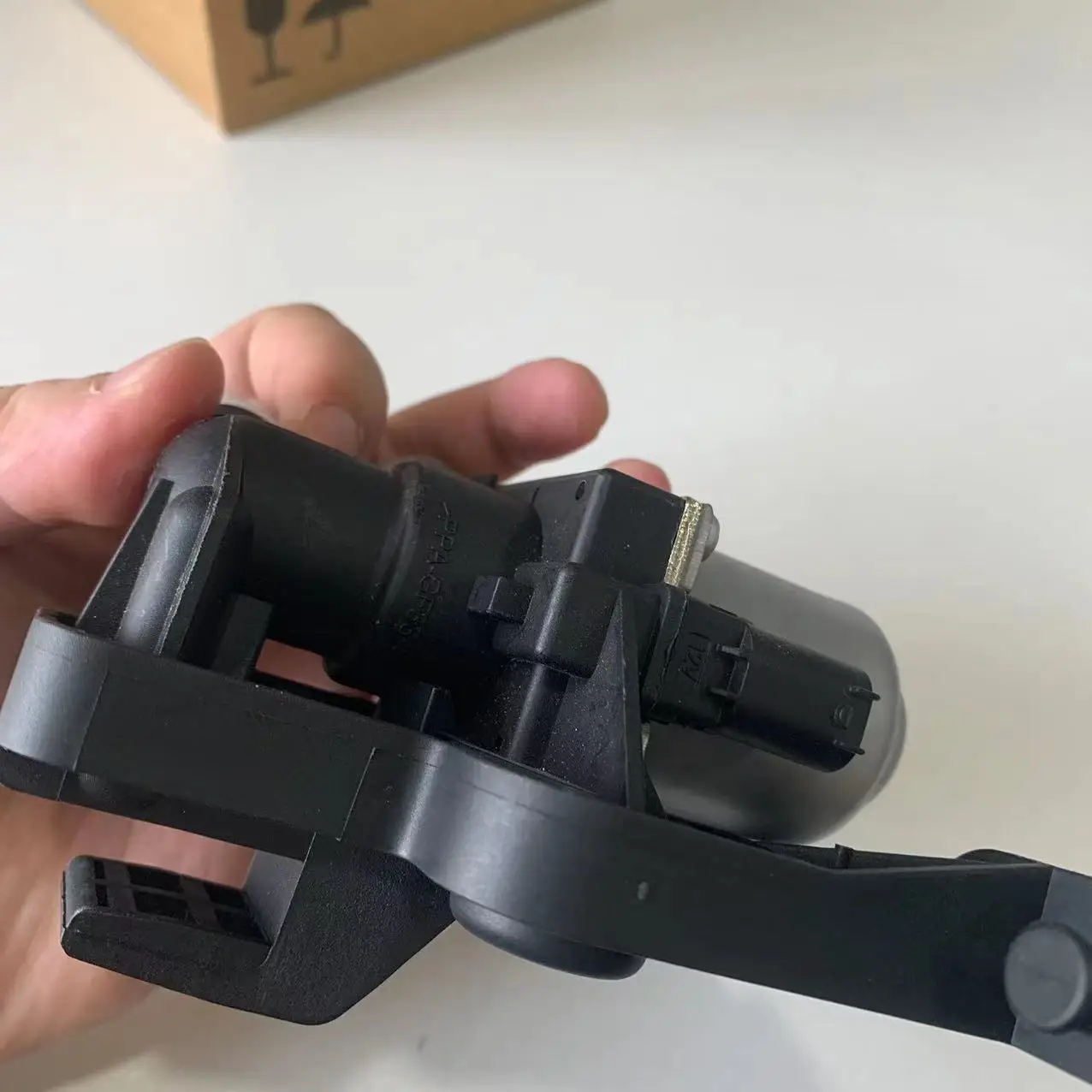 Solenoide válvula control calentador BMW 550i 2006-2009 - imagen 3