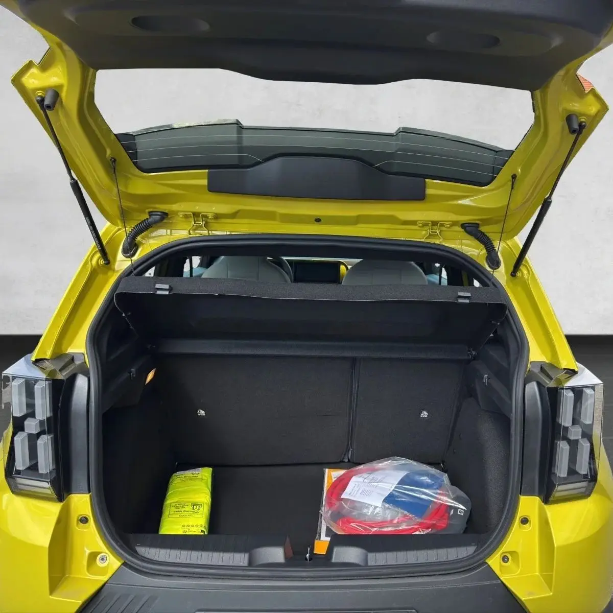 Amortiguadores automáticos para puerta trasera con resorte para Fiat Grande Panda 2025, soporte de elevación para maletero, amortiguador