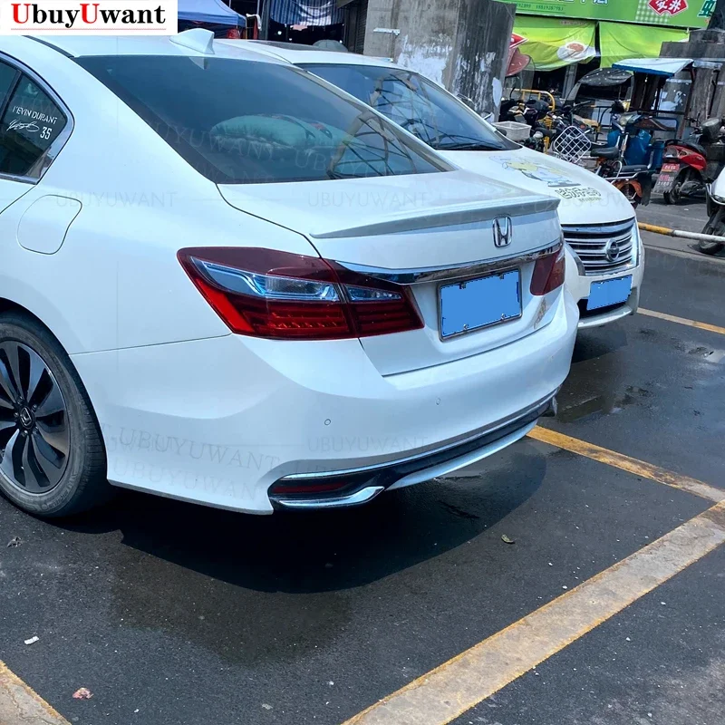 Accesorio UBUYUWANT para el ala trasera del Honda Accord