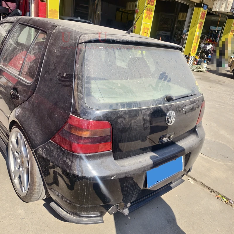 Detalle del perfil del alerón PU para VW Golf MK4