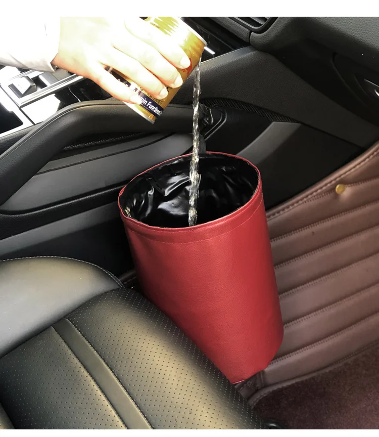Contenedor de basura plegable instalado en el interior de un coche