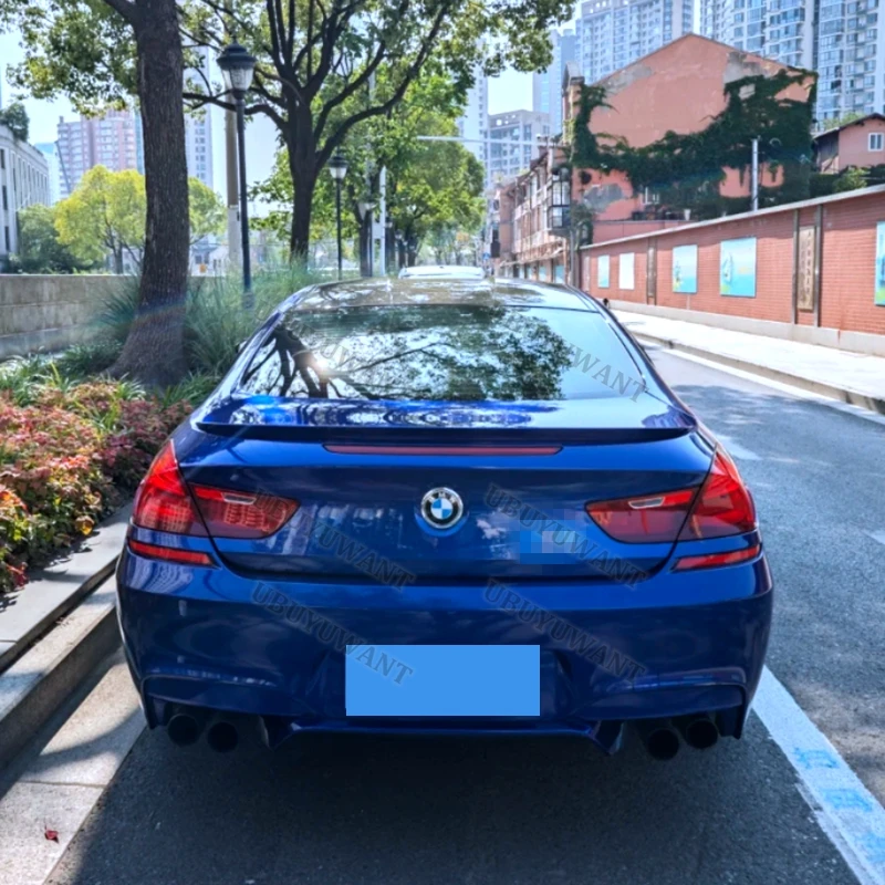 Alerón instalado en BMW M6 vista lateral