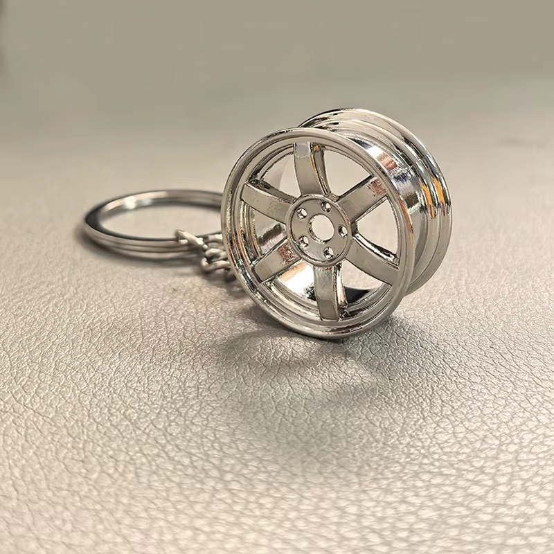 Llavero de aleación de zinc con diseño de llanta de neumático para coches - imagen 3
