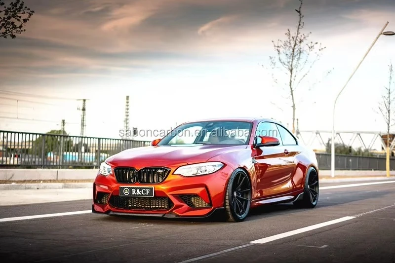 Alerón delantero estilo CS instalado en un BMW M2C
