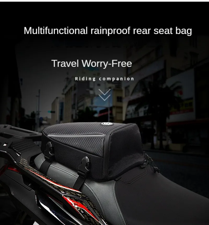 Bolsa trasera multifuncional instalada en una BMW S1000XR