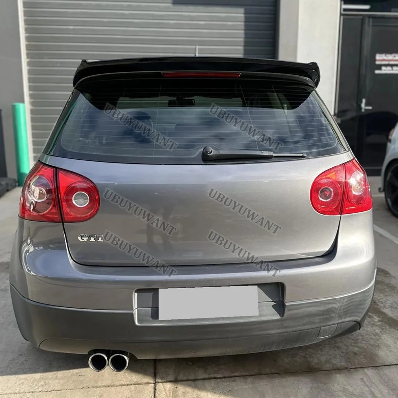 Alerón trasero Osir para VW Golf 5 vista lateral