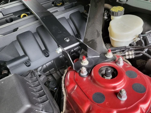 Soporte de puntal superior para Ford Mustang MK6 - imagen 3