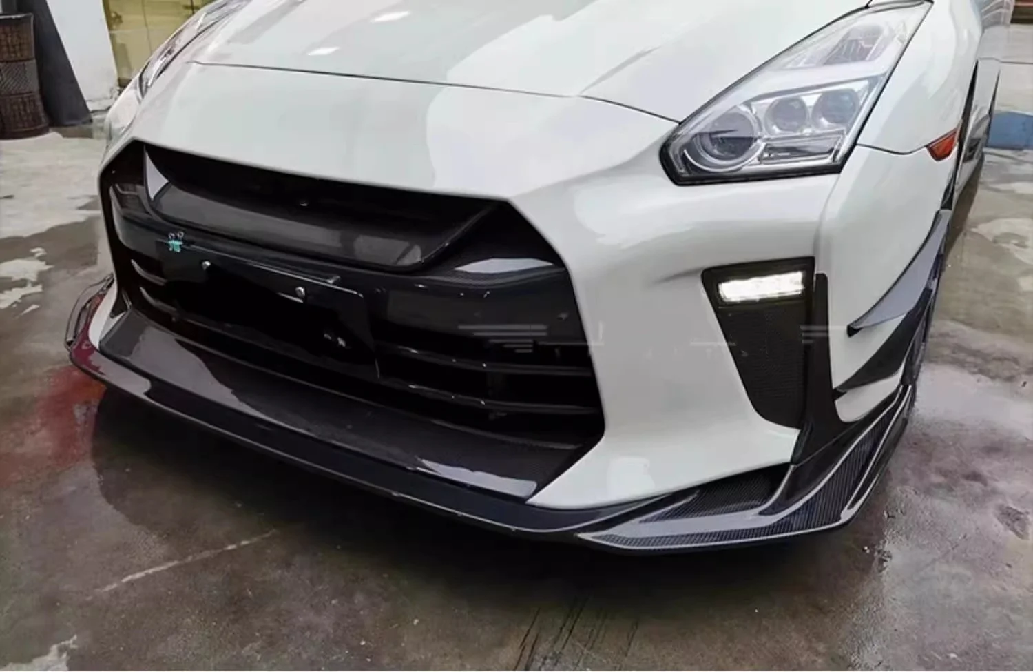 Parachoques y elementos exteriores para Nissan GT-R R35