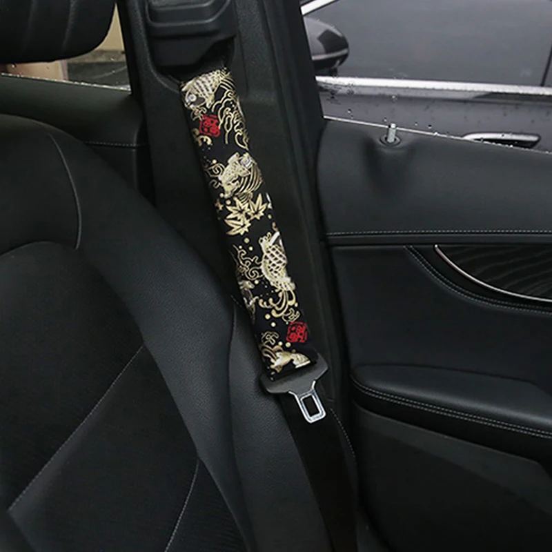 Detalle de las fundas para cinturón de automóvil