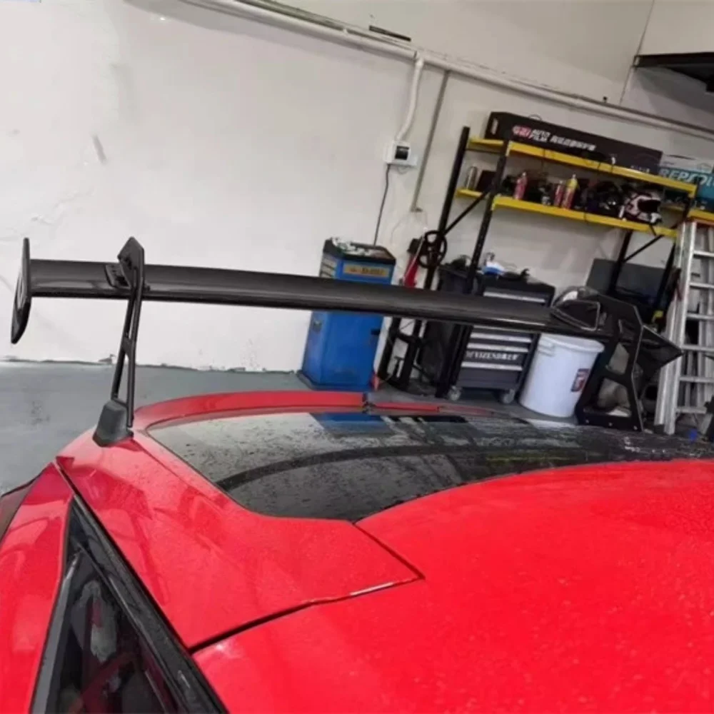 Alerón trasero modificado instalado en Honda Civic FL5