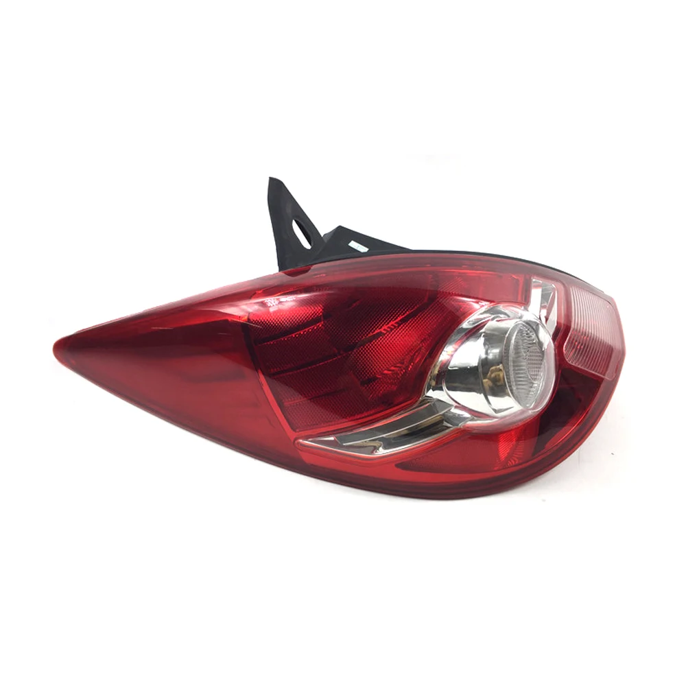 Parachoques trasero Nissan Tiida Hatchback 2008-2010 con luces - imagen 3