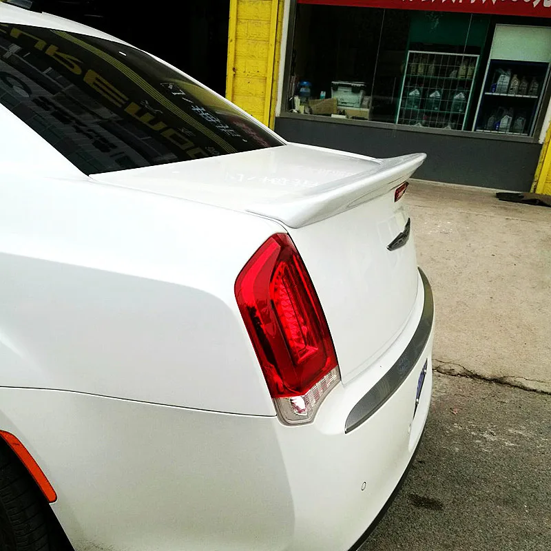 Alerón cola de pato carbono blanco y negro – Chrysler 300 300C 300S - imagen 4