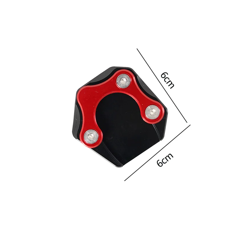 Detalle de la placa de soporte lateral para Honda Rebel