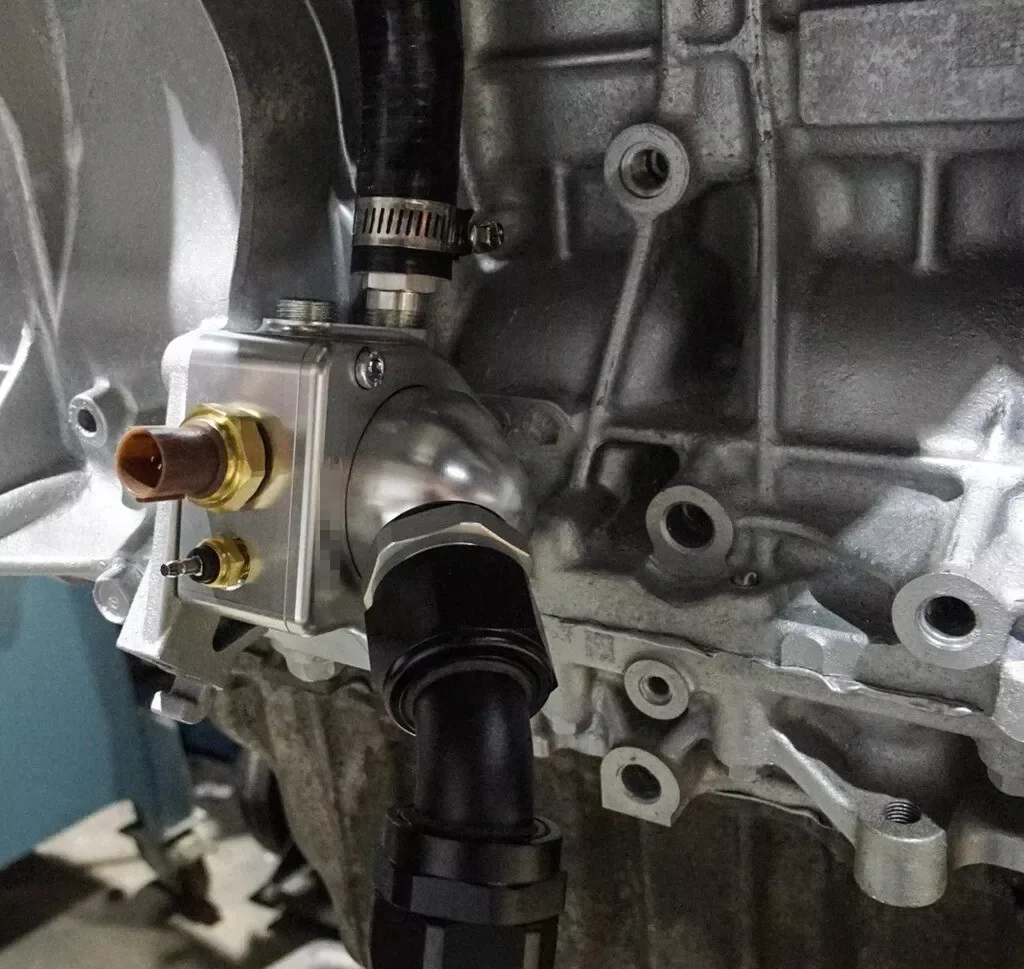 Carcasa de termostato con cuello giratorio V2 para Honda K20/K24 - imagen 3