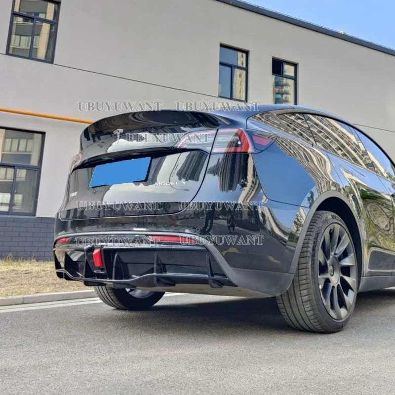 Difusor de parachoques trasero para Tesla Model Y 2018-2024, labio ABS negro brillante, apariencia de fibra de carbono, divisor de maletero de coche, protector de placa de alerón - imagen 4
