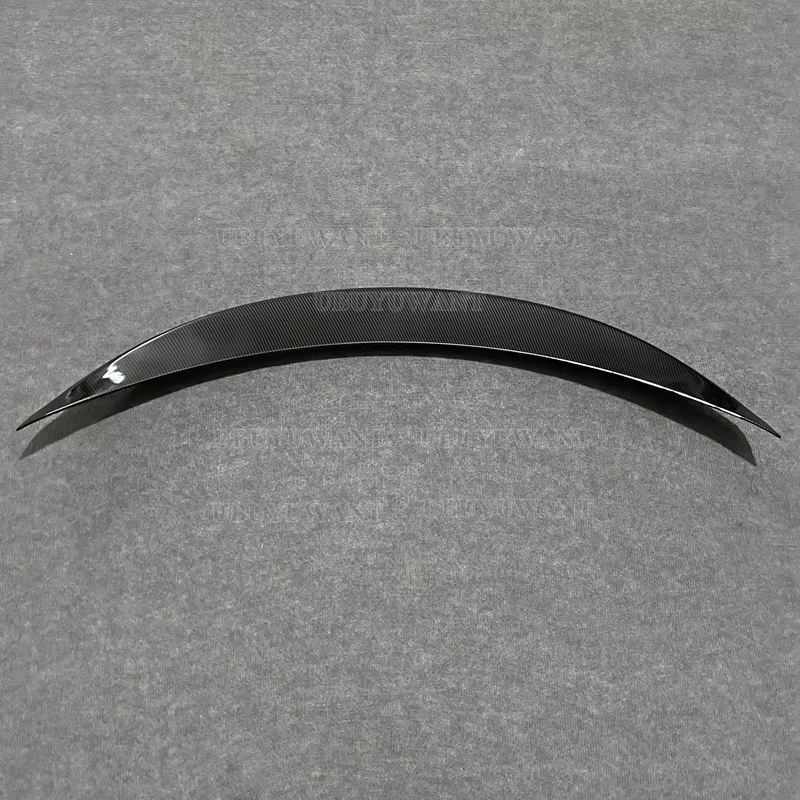 Detalle del diseño del spoiler ABS para Mercedes-Benz W205