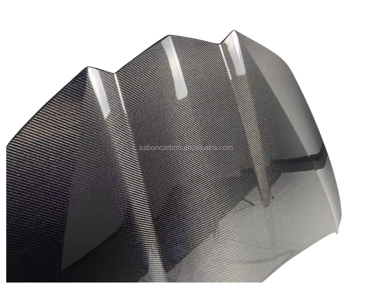 Vista frontal del capó de carbono para Corvette C8