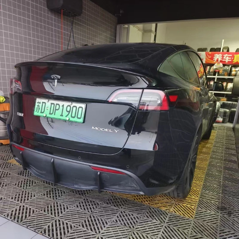 Difusor trasero labio negro – Tesla Model Y 2018-2022 - imagen 2