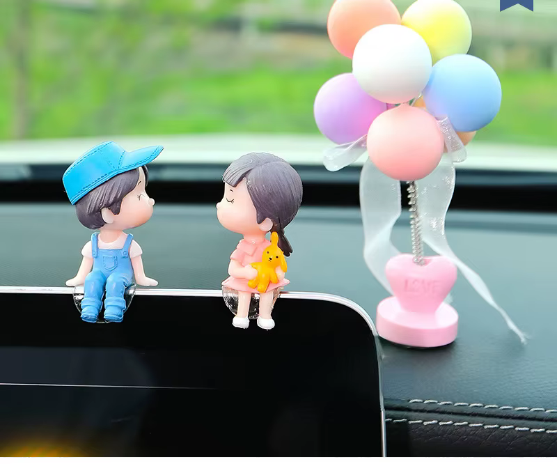 Adorno de pareja besándose para el interior del coche