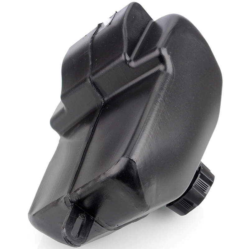 Detalle del tanque de combustible de plástico con tapa