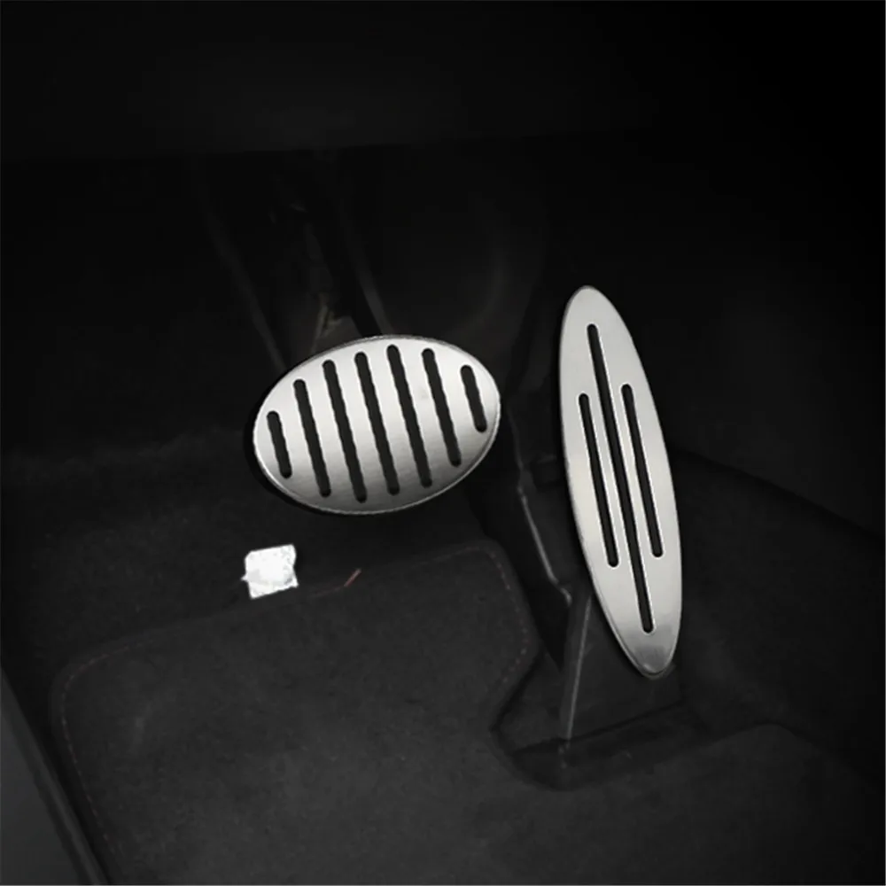 Pedales instalados en Mini Cooper