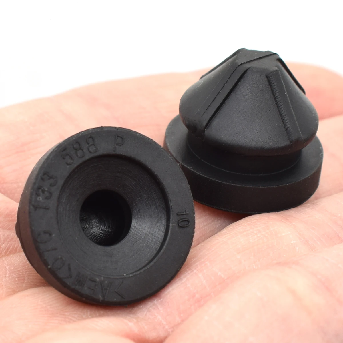 Tapa guarda soporte de goma filtro de aire 07C133588 – VW Golf, Audi, Seat y Skoda - imagen 4