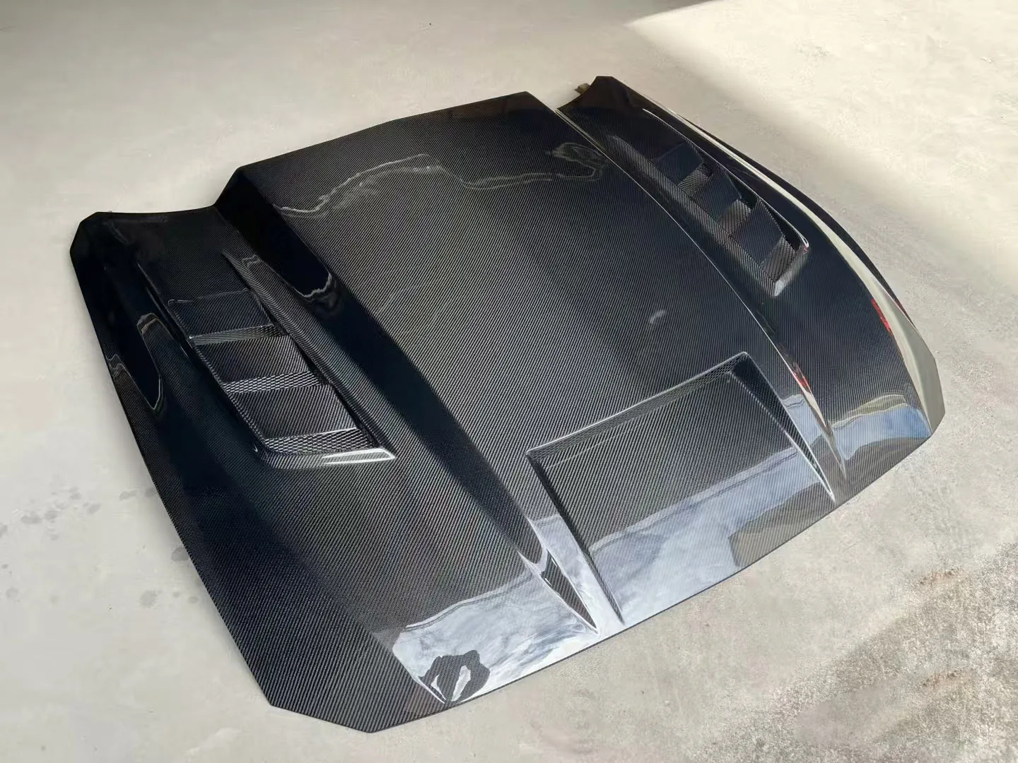 Capó de motor de capó delantero de fibra de carbono estilo TF de alta calidad para Mustang 2024+ - imagen 5