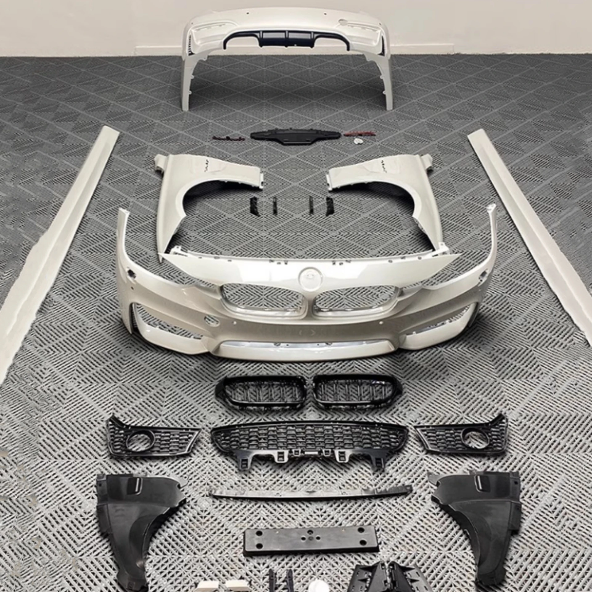 Kit de carrocería BMW Serie 3 F30/F31 estilo M3, paragolpes y taloneras