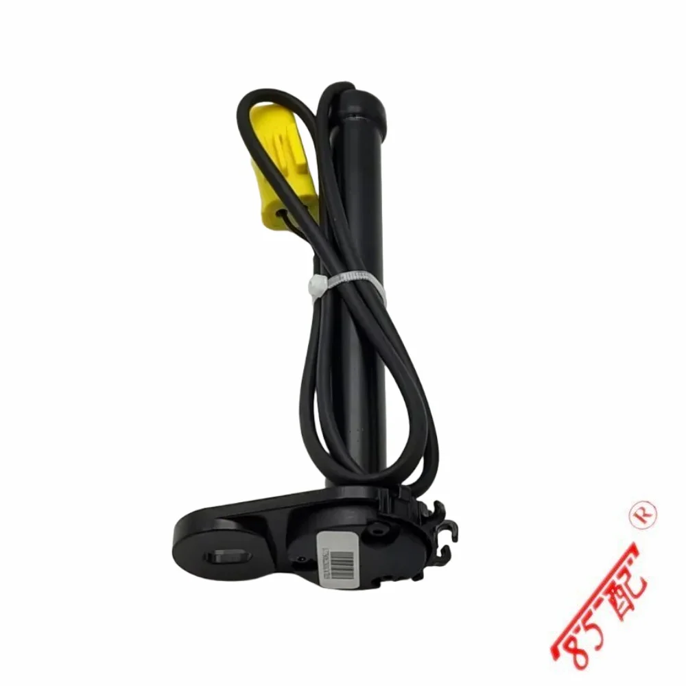 Bisagra del compartimento del motor instalada