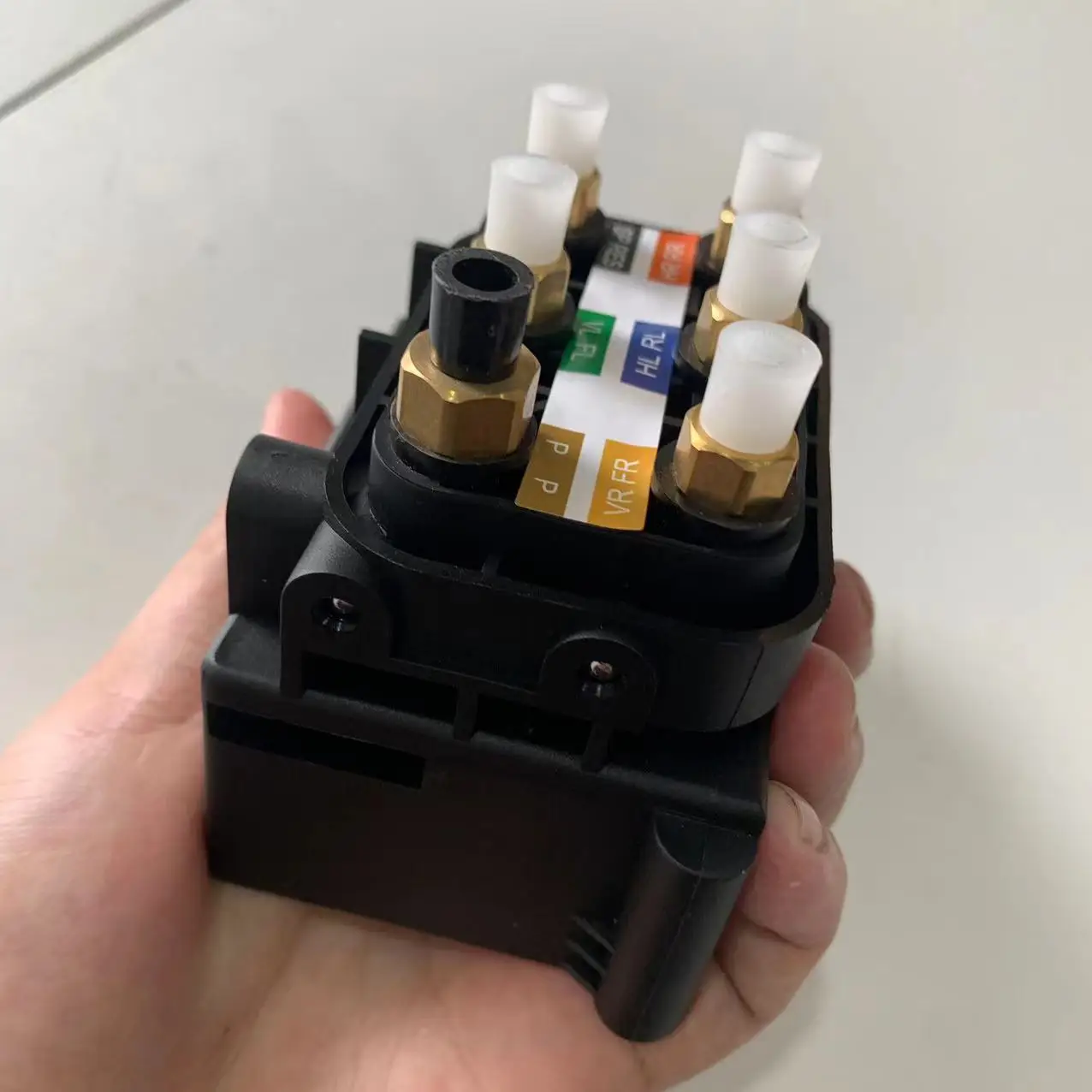 Válvula suspensión neumática Mercedes A2123200358 para ML GL - imagen 5